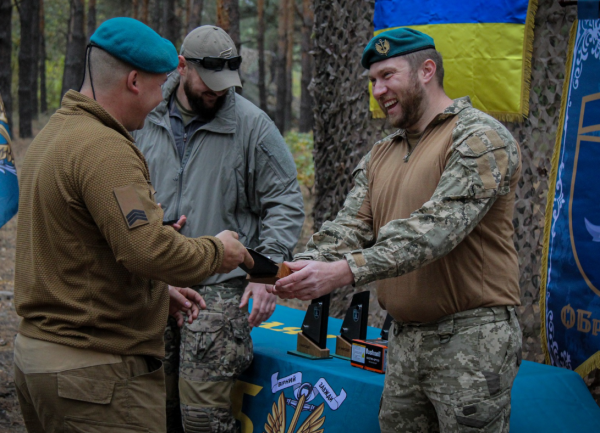 在线配资开户 “生日变祭日”！乌军老牌陆战旅集会授勋，俄军导弹从天而降